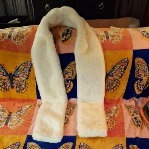 Lane Bryant Faux Fur Pull Through Scarf NWT - Picture 5 of 5